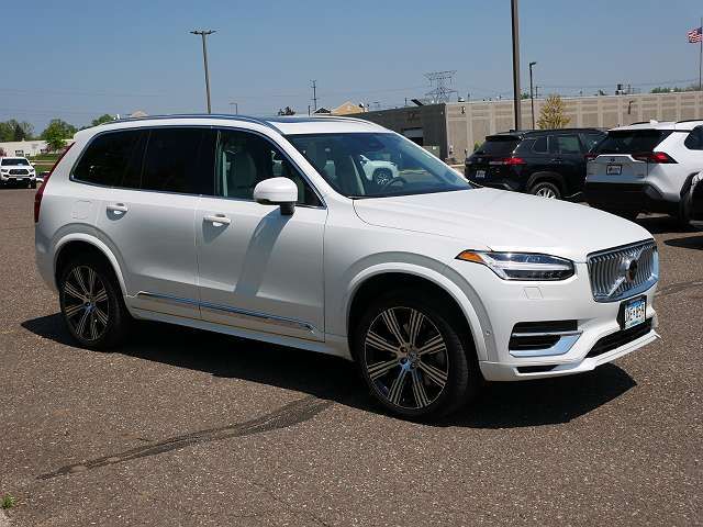 YV4H600A8P1917845-2023-volvo-xc90-recharge-plug-in-hybrid