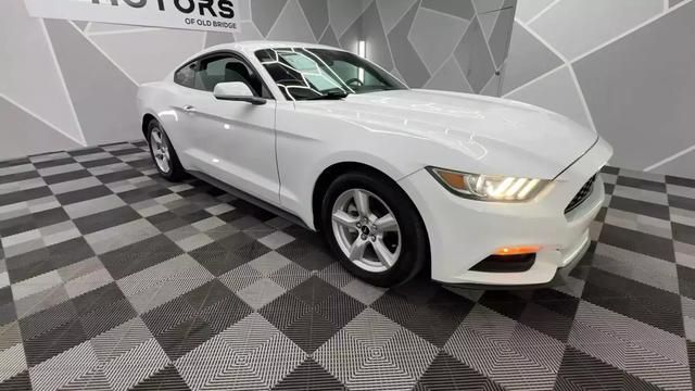 1FA6P8AM3G5265276-2016-ford-mustang