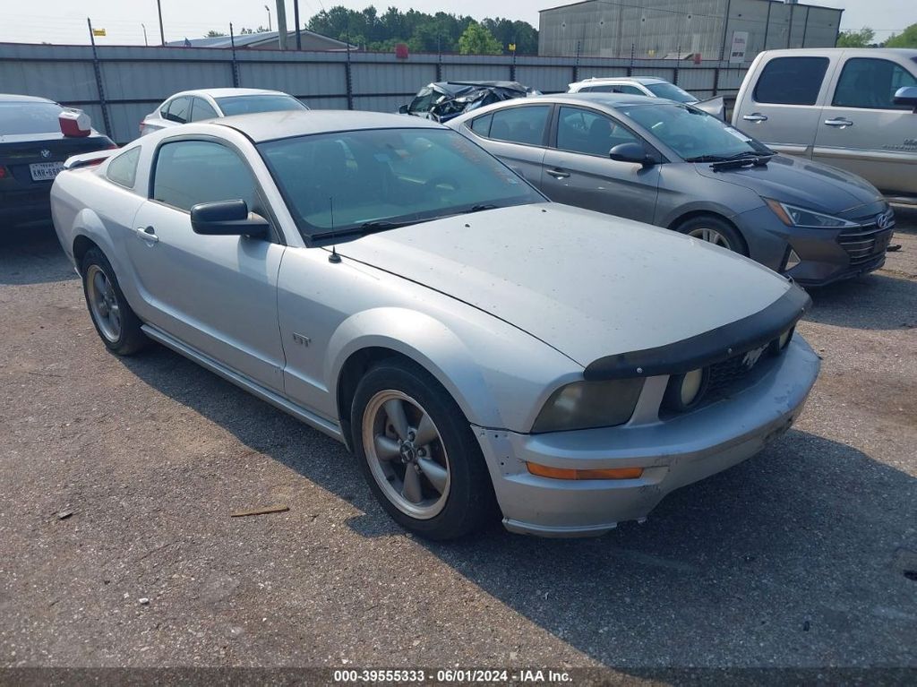 1ZVFT82H665167037-2006-ford-mustang