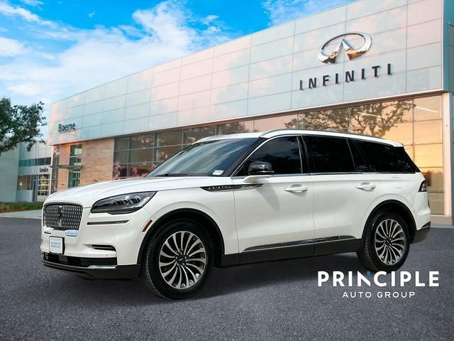 5LM5J7WC6NGL09296-2022-lincoln-aviator