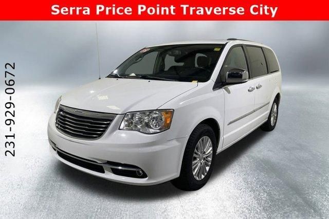 2C4RC1CG2FR618688-2015-chrysler-town-and-country-0
