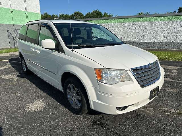 2A4RR8D19AR320479-2010-chrysler-town-and-country