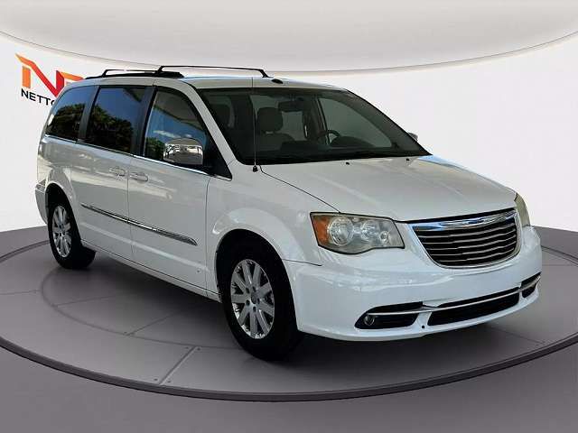 2A4RR8DG4BR614796-2011-chrysler-town-and-country