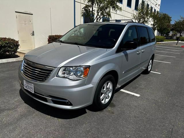 2A4RR5DG7BR723204-2011-chrysler-town-and-country